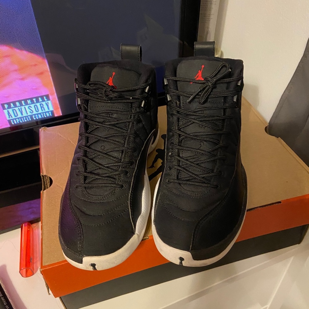 Jordan 12s | Color: Black/White | Size: 7.5